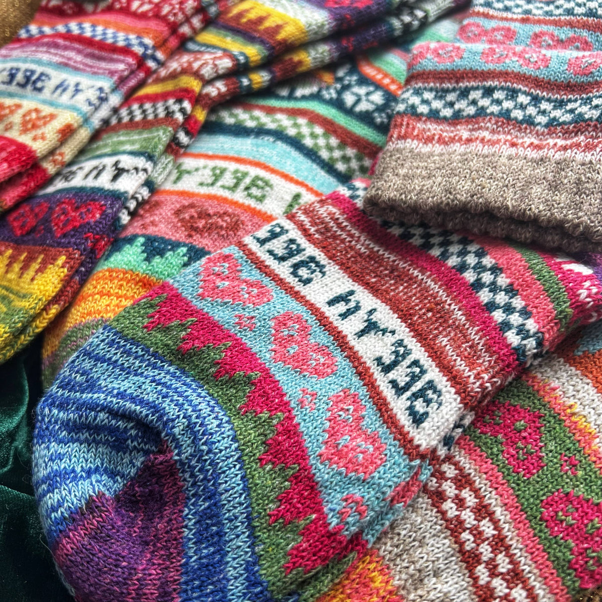 Heart Hygge Socks - Retro Cabin Cozy Boots & Slides Socks